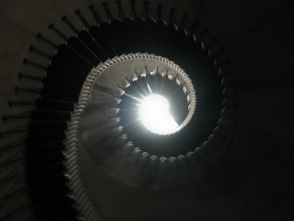 http://www.constanzapiaggio.com/web/new/files/gimgs/9_escalier-40x30.jpg